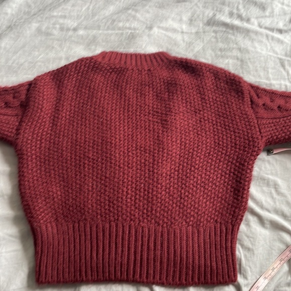 Cropped Cable Knit Sweater - Picture 8 of 9